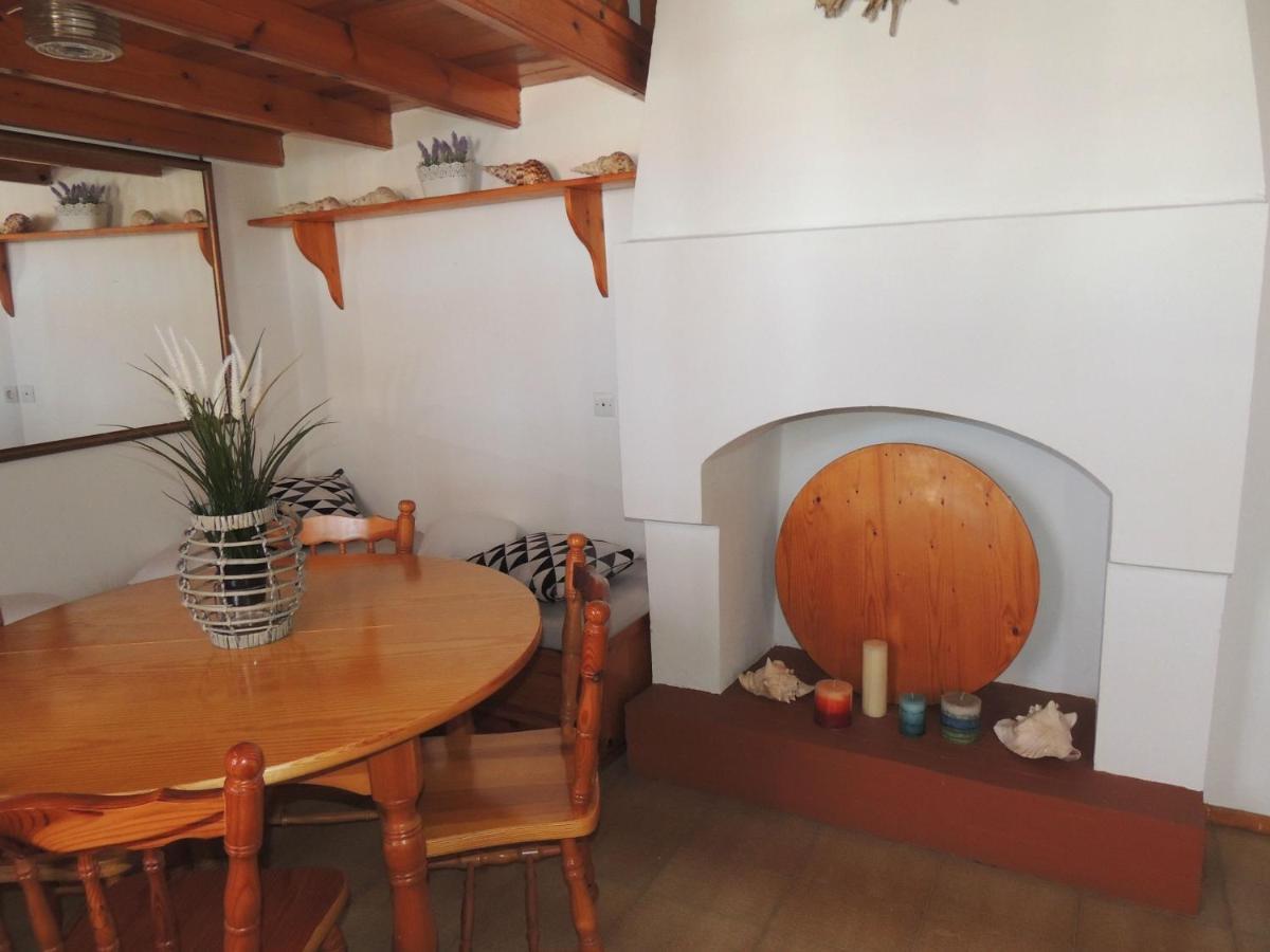 シミ Aloustina'S Houseヴィラ エクステリア 写真