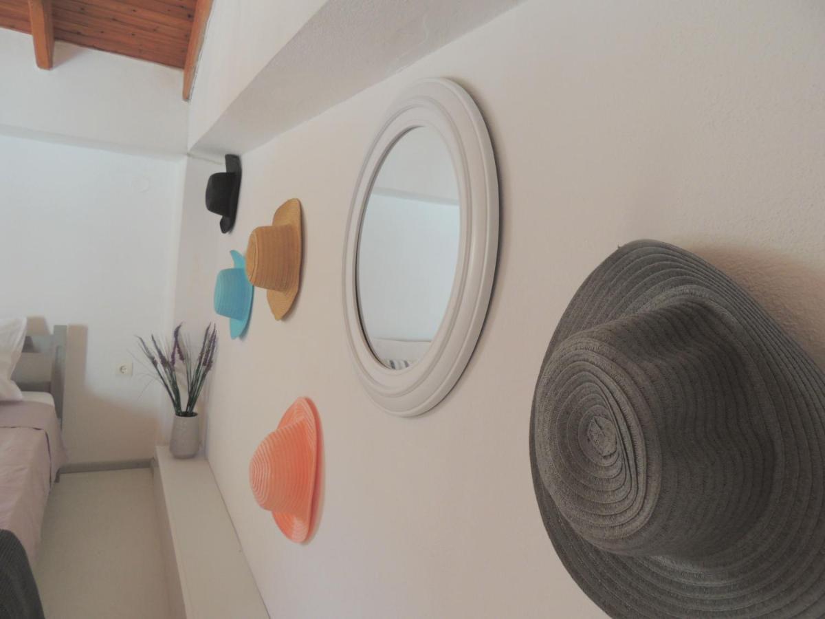 シミ Aloustina'S Houseヴィラ エクステリア 写真