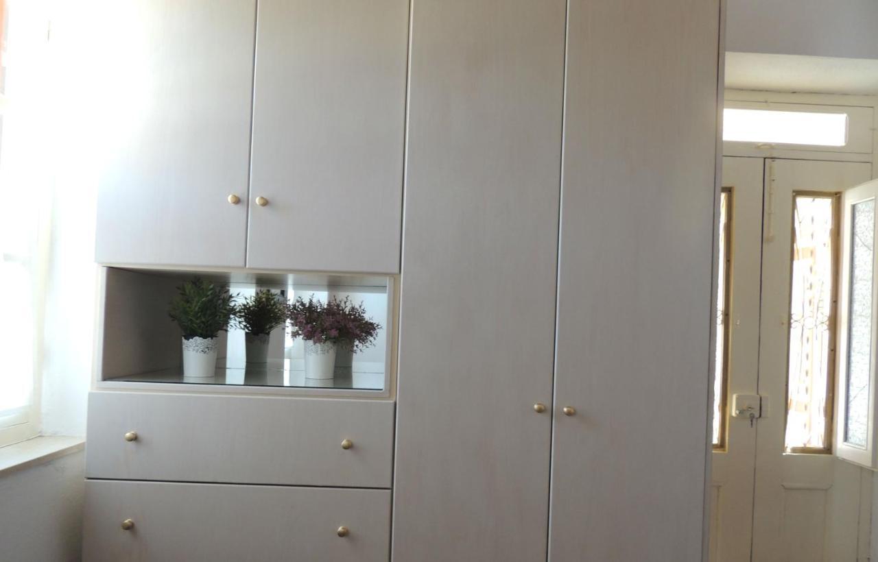 シミ Aloustina'S Houseヴィラ エクステリア 写真
